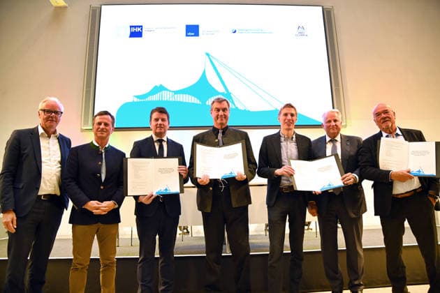 front from left Dr Frank HUEPERS ,Dr Manfred GOESSL, Sandro KIRCHNER,Markus SOEDER State Premier of Bavaria and CSU Chairman ,Dominik KRAUSE Mayor of Munich ,Christian SCHOTTENHAMEL Wolfram HATZ, Dr Soeder, Kirchner and Krause accept the memorandum of the Bavarian economy on 15 May 2026 in Munich Th