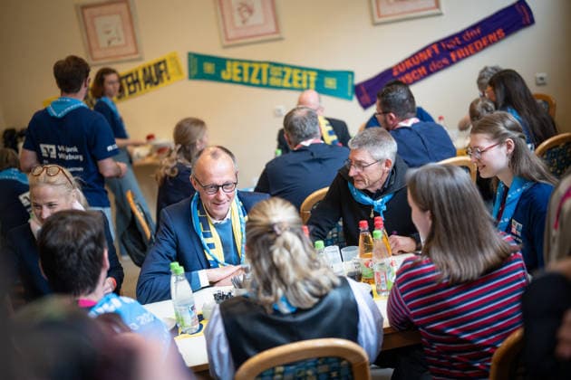 Katholikentag 2026 in Würzburg Federal Chancellor at the catering for volunteers Federal Chancellor Friedrich Merz visits the Katholikentag and takes part in the catering for volunteers, Würzburg Bavaria Germany Place of remembrance ILBA