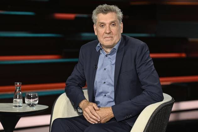 Dr Oliver von Wrochem Historian 05 26 her Dr Oliver von Wrochem on 14 May 2026 in Markus Lanz , ZDF Recording from 4 May 2026 TV Television Talk Show Talk Show Germany German German man Head of Neuengamme Concentration Camp Memorial German historian cross half sitting neutral