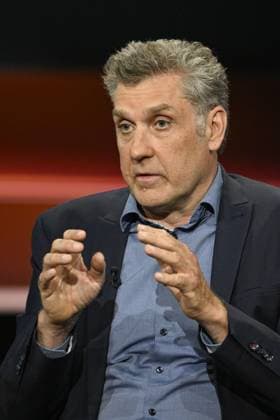 Dr Oliver von Wrochem Historian 05 26 her Dr Oliver von Wrochem on 14 May 2026 in Markus Lanz , ZDF Recording from 4 May 2026 TV Television Talk Show Talk Show Germany German German man Head of Neuengamme Concentration Camp Memorial German historian high half sitting speaking gesticulating