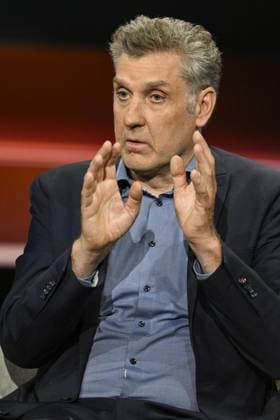 Dr Oliver von Wrochem Historian 05 26 her Dr Oliver von Wrochem on 14 May 2026 in Markus Lanz , ZDF Recording from 4 May 2026 TV Television Talk Show Talk Show Germany German German man Head of Neuengamme Concentration Camp Memorial German historian high half sitting speaking gesticulating
