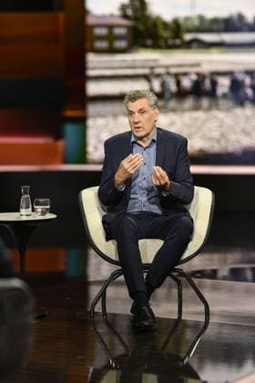 Dr Oliver von Wrochem Historian 05 26 her Dr Oliver von Wrochem on 14 May 2026 in Markus Lanz , ZDF Recording from 4 May 2026 TV Television Talk Show Talk Show Germany German German man Head of Neuengamme Concentration Camp Memorial German historian high quite detached sitting speaking gesticulating