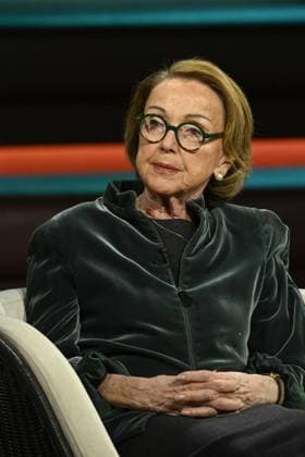 Eva Umlauf psychotherapist 05 26 her Eva Umlauf on May 14, 2026 in Markus Lanz , ZDF recording from May 4, 2026 TV television talk show talk show Germany German woman Slovakian German pediatrician doctor concentration camp survivor German Slovakian female physician doctor psychotherapist high half sitting talking gesticulating