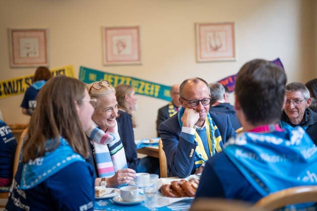 Katholikentag 2026 in Würzburg Federal Chancellor at the catering for volunteers Federal Chancellor Friedrich Merz visits the Katholikentag and takes part in the catering for volunteers, Würzburg Bavaria Germany Place of remembrance ILBA