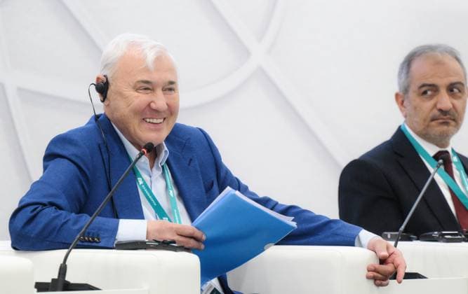 KAZANFORUM 2026. Islamic Finance in the CIS: Potential and Challenges 9166153 15.05.2026 The 17th International Economic Forum Russia-Islamic World: KAZANFORUM 2026. Islamic Finance in the CIS: Potential and Challenges. Anatoly Aksakov, Deputy of the State Duma of the Russian Federation, and Ruslan Atakishev. Kristina Solovyova Sputnik Crediting the source in the following order photographer s name RIA Novosti is mandatory when using the photo Kazan Republic of Tatarstan Russia  Copyright: xKristinaxSolovyovax