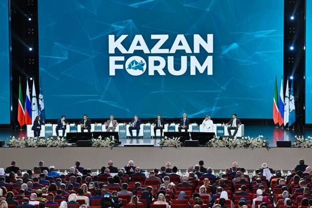 KAZANFORUM 2026. Plenary session 9166219 15.05.2026 The 17th International Economic Forum Russia-Islamic World: KAZANFORUM 2026. Plenary session. From Points on The Map to Points of Growth: Combining Technological and Financial Initiatives. Yuri Kochetkov Sputnik Crediting the source in the following order photographer s name RIA Novosti is mandatory when using the photo Kazan Republic of Tatarstan Russia  Copyright: xYurixKochetkovx