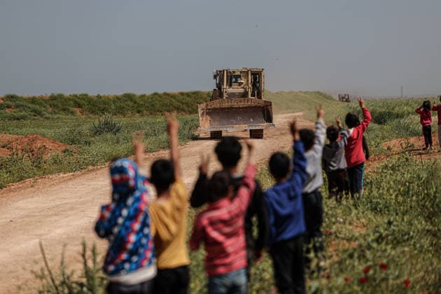 Mines and explosive devices safely neutralized in Raqqa RAQQA, SYRIA - MAY 15: Children make peace sign as bomb disposal teams of the Syrian army safely neutralize mines and explosive devices planted by the YPG, operating under the name SDF on main roads and agricultural lands in the town of Tal Abyad in Raqqa, Syria on May 15, 2026. Abdurrahman el-Ali Anadolu Raqqa Syria. Editorial use only. Please get in touch for any other usage.  Copyright: x2026xAnadoluxAbdurrahmanxel-Alix