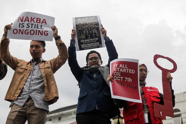 May 15, 2026, Bandung, West Java, Indonesia: Protesters from the Ã¢â‚¬oeSolidarity Through Art for PalestineÃ¢â‚¬Â movement held a demonstration on Asia-Afrika Street in Bandung, West Java, Indonesia. The demonstration was held to commemorate the 78th anniversary of the Nakba as a show of solidarity with the Palestinian civilian population in their struggle against genocide, Zionism, and colonialism, which have persisted since 1948. Bandung Indonesia - ZUMAa305 20260515_zip_a305_022 Copyright: xArdixSeptianx
