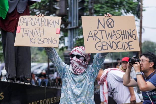 May 15, 2026, Bandung, West Java, Indonesia: Protesters from the Ã¢â‚¬oeSolidarity Through Art for PalestineÃ¢â‚¬Â movement held a demonstration on Asia-Afrika Street in Bandung, West Java, Indonesia. The demonstration was held to commemorate the 78th anniversary of the Nakba as a show of solidarity with the Palestinian civilian population in their struggle against genocide, Zionism, and colonialism, which have persisted since 1948. Bandung Indonesia  - ZUMAa305 20260515_zip_a305_017 Copyright: xArdixSeptianx