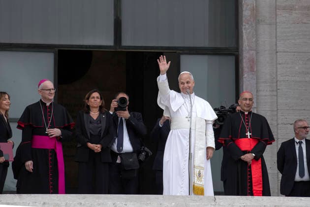 May 14, 2026, Rome, Italy: Pope Leo XIV greets students upon his arrival at Sapienza University, Rome s first university. Rome Italy - ZUMAs197 20260514_aaa_s197_979 Copyright: xMariaxGraziaxPicciarellax