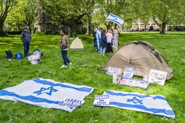 Exiliraner und Israelis demonstrieren gemeinsam gegen Antisemitismus und Fanatismus auch auf der Moorweide 20260515ad064 20260515ad064 Camp Zion iranisch Exil-Iraner und Israelis demonstrieren gemeinsam gegen Antisemitismua und Fanatismus Nahostkonflikt Demonstration, Protestcamp, Solidarität, Protest, Kundgebung, Aktivismus, Israelflagge, Meinungsfreiheit, Friedensbewegung, Protestbanner, Gemeinschaft, Öffentlichkeit, Dialog, Zivilgesellschaft, Menschenrechte politisch, friedlich, solidarisch, international, engagiert, öffentlich, interkulturell, demonstrativ, aktivistisch, pluralistisch, tolerant, urban, emotional, demonstrieren, protestieren, solidarisieren, unterstützen, fordern, versammeln, aufklären, engagieren, thematisieren, Copyright: xAchimxDuwentästerx