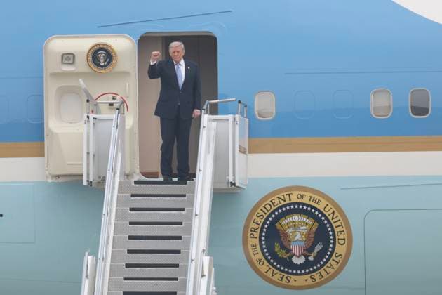 BEIJING, CHINA - MAY 15: U.S. President Donald Trump boards Air Force One before his departure from Beijing Capital International Airport on May 15, 2026 in Beijing, China. U.S. President Donald Trump leaves Beijing on May 15, 2026, concluding his state visit to China.  Copyright: xChinaxNewsxServicex 111641691749
