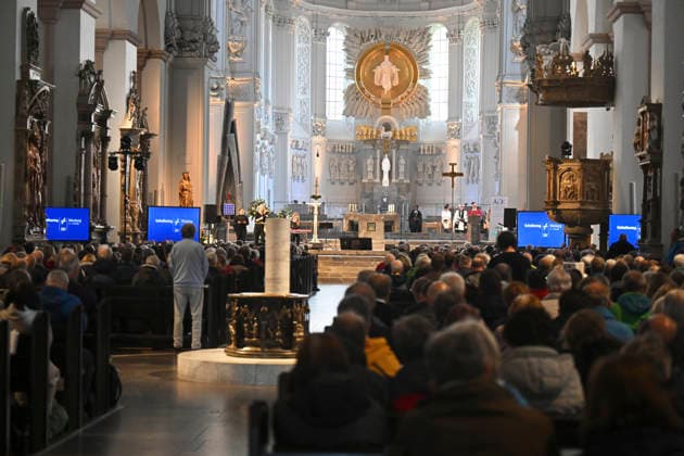 Central ecumenical service in St Kilians Cathedral at the Katholikentag in Wuerzburg Photo from 15 05 2026 Tens of thousands of participants are expected to attend a total of 900 events until Sunday at the 104th German Katholiken Copyright: epd-bild DanielxPeter epd-Katholikentag_Wuerzburg 126-kopieren