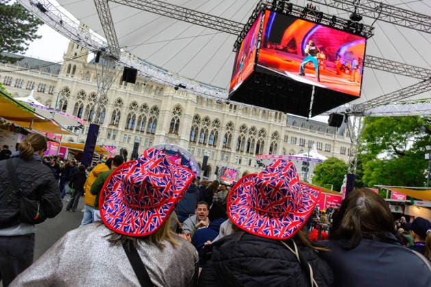 wien, österreich, 15. mai 2026, esc village vor dem rathaus, eurovision song contest, britische fans vor dem vidiwall Copyright: xx