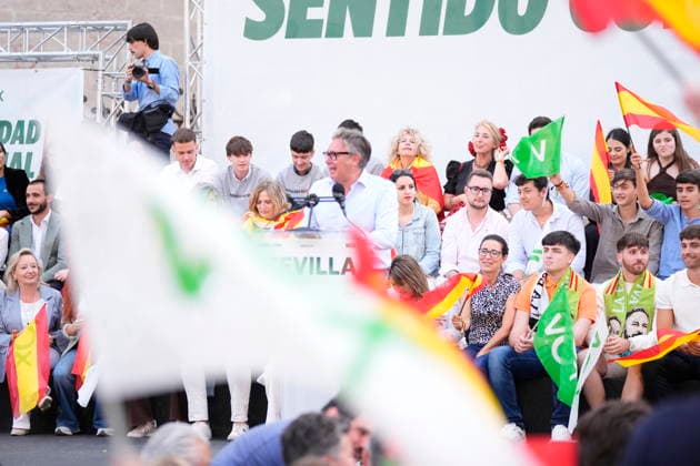 Abascal supports Manuel Gavira in the closing of the campaign The Vox candidate for the Presidency of the Junta, Manuel Gavira, speaks at the closing rally of the campaign that the green formation has held in Seville On May 15, 2026 in Seville Andalusia, Spain The Vox candidate for the presidency of the Junta, Manuel Gavira, has been supported in his act of end of campaign by the national leader of his formation, Santiago Abascal, who has been very active in Andalusia since the beginning of the campaign The event was attended by the leaders of Vox who have participated in the three regional elections held before the Andalusian elections, namely those of Extremadura, with the now vice-president, Óscar Fernández Calle Aragón, and also vice-p Copyright: xJoaquinxCorcherox 7525940