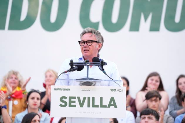 Abascal supports Manuel Gavira in the closing of the campaign The Vox candidate for the Presidency of the Junta, Manuel Gavira, speaks at the closing rally of the campaign that the green formation has held in Seville On May 15, 2026 in Seville Andalusia, Spain The Vox candidate for the presidency of the Junta, Manuel Gavira, has been supported in his act of end of campaign by the national leader of his formation, Santiago Abascal, who has been very active in Andalusia since the beginning of the campaign The event was attended by the leaders of Vox who have participated in the three regional elections held before the Andalusian elections, namely those of Extremadura, with the now vice-president, Óscar Fernández Calle Aragón, and also vice-p Copyright: xJoaquinxCorcherox 7525941
