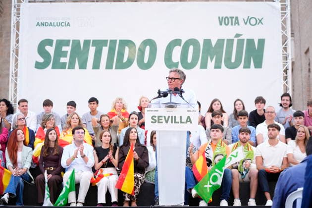 Abascal supports Manuel Gavira in the closing of the campaign The Vox candidate for the Presidency of the Junta, Manuel Gavira, speaks at the closing rally of the campaign that the green formation has held in Seville On May 15, 2026 in Seville Andalusia, Spain The Vox candidate for the presidency of the Junta, Manuel Gavira, has been supported in his act of end of campaign by the national leader of his formation, Santiago Abascal, who has been very active in Andalusia since the beginning of the campaign The event was attended by the leaders of Vox who have participated in the three regional elections held before the Andalusian elections, namely those of Extremadura, with the now vice-president, Óscar Fernández Calle Aragón, and also vice-p Copyright: xJoaquinxCorcherox 7525942