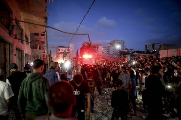 Israel continues to attack Gaza despite ceasefire GAZA CITY, GAZA, PALESTINE - MAY 15: A fire breaks out at the apartment targeted by an Israeli attack at Rimal neigborhood in Gaza City, Gaza, Palestine on May 15, 2026. Saeed M. M. T. Jaras Anadolu Gaza City Gaza. Editorial use only. Please get in touch for any other usage.  Copyright: x2026xAnadoluxSaeedxM.xM.xT.xJarasx