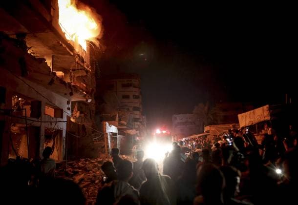 Israel continues to attack Gaza despite ceasefire GAZA CITY, GAZA, PALESTINE - MAY 15: A fire breaks out at the apartment targeted by an Israeli attack at Rimal neigborhood in Gaza City, Gaza, Palestine on May 15, 2026. Saeed M. M. T. Jaras Anadolu Gaza City Gaza. Editorial use only. Please get in touch for any other usage.  Copyright: x2026xAnadoluxSaeedxM.xM.xT.xJarasx