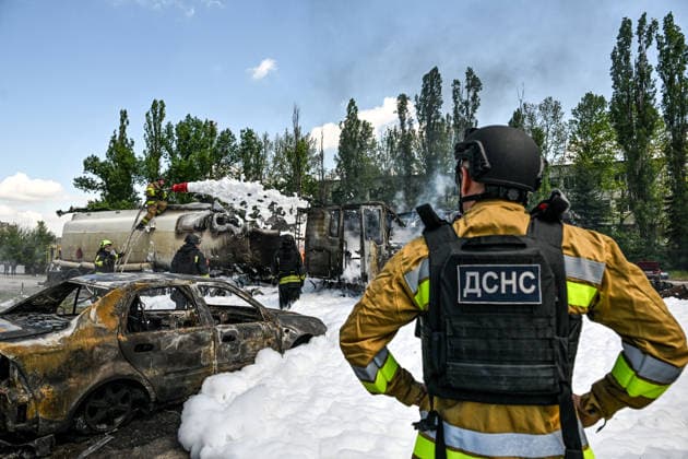 Russian troops strike fuel truck fleet in Zaporizhzhia Rescuers use foam to extinguish burning tank trucks used by a private company to supply petrol station chains in Zaporizhzhia, Ukraine, on May 15, 2026. An industrial facility was struck, damaging a fuel cistern and causing tank trucks to catch fire. One civilian employee, a driver, was killed, and three other company employees sustained serious injuries in the explosion. Zaporizhzhia Ukraine  Copyright: xDmytroxSmolienkox originalFilename: ukrinform-russiant260515_npL4D.jpg