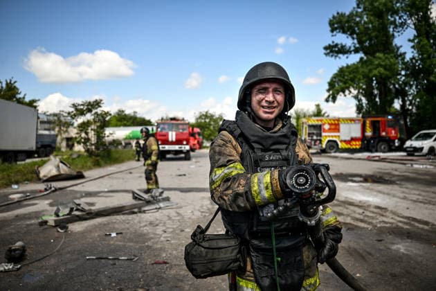 Russian troops strike fuel truck fleet in Zaporizhzhia Rescuers extinguish burning tank trucks used by a private company to supply petrol station chains after a drone strike in Zaporizhzhia, Ukraine, on May 15, 2026. The incident at an industrial facility resulted in damage to a fuel cistern and caused tank trucks to catch fire. One civilian employee, a driver, was killed, and three other company employees sustained serious injuries in the explosion. Zaporizhzhia Ukraine  Copyright: xDmytroxSmolienkox originalFilename: ukrinform-russiant260515_npRqa.jpg