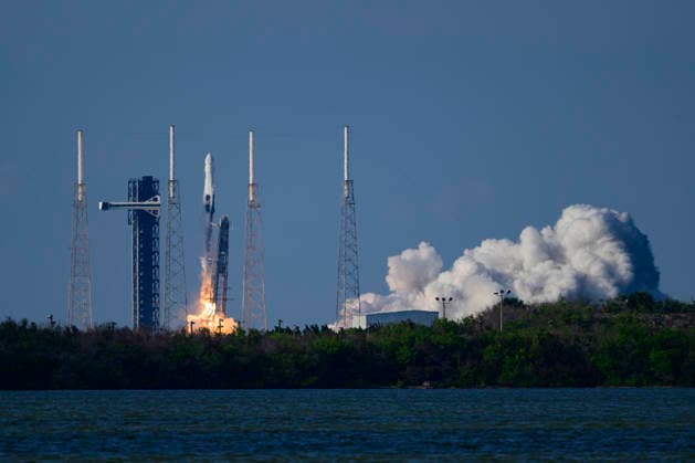 May 15, 2026, Cape Canaveral, Florida, USA: A SpaceX Falcon 9 rocket with a cargo spacecraft launches from Space Launch Complex-40 at Cape Canaveral Space Force Station, Florida on May 15, 2026 at 6:05 p.m. EDT. The Dragon cargo spacecraft will deliver about 6,500 pounds of research equipment, crew supplies, and hardware to the International Space Station. Cape Canaveral USA  - ZUMAb268 20260515_znp_b268_003 Copyright: xJenniferxBriggsx