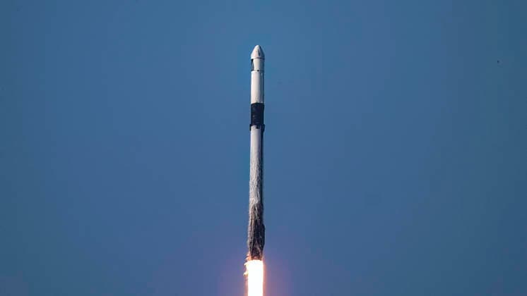 May 15, 2026, Merritt Island, Florida, USA: A SpaceX Falcon 9 rocket with a cargo spacecraft launches from Space Launch Complex-40 at Cape Canaveral Space Force Station, Florida on May 15, 2026 at 6:05 p.m. EDT. The Dragon cargo spacecraft will deliver about 6,500 pounds of research equipment, crew supplies, and hardware to the International Space Station. Merritt Island USA  - ZUMAb267 20260515_znp_b267_001 Copyright: xCharlesxBriggsx