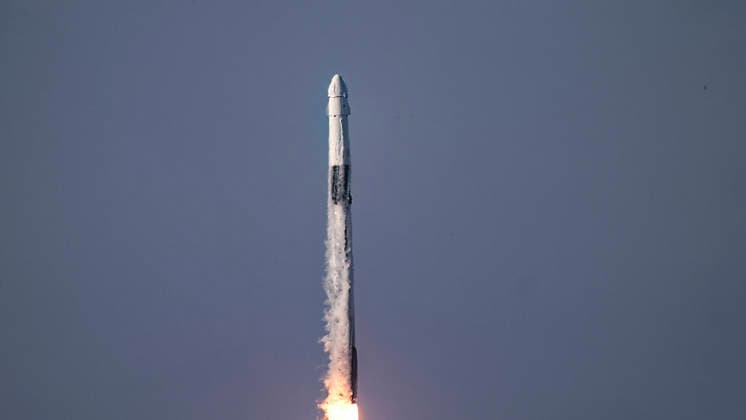 May 15, 2026, Merritt Island, Florida, USA: A SpaceX Falcon 9 rocket with a cargo spacecraft launches from Space Launch Complex-40 at Cape Canaveral Space Force Station, Florida on May 15, 2026 at 6:05 p.m. EDT. The Dragon cargo spacecraft will deliver about 6,500 pounds of research equipment, crew supplies, and hardware to the International Space Station. Merritt Island USA - ZUMAb267 20260515_znp_b267_005 Copyright: xCharlesxBriggsx