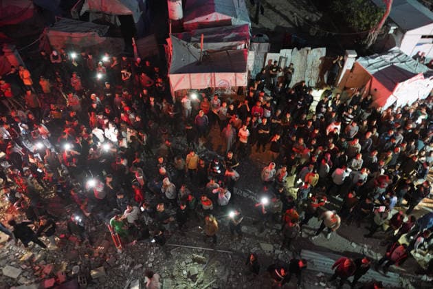 Aftermath Of Israeli Airstrike In Gaza, Palestine People react to a fire following a reported Israeli military operation on a residential building in the Rimal neighborhood of Gaza City on May 15, 2026. Gaza Palestine  Copyright: xMajdixFathix originalFilename: fathi-notitle260515_nptkd.jpg