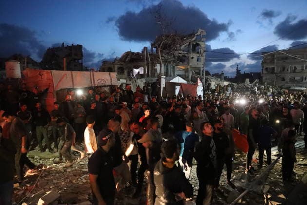 Aftermath Of Israeli Airstrike In Gaza, Palestine People react to a fire following a reported Israeli military operation on a residential building in the Rimal neighborhood of Gaza City, on May 15, 2026. Gaza Palestine  Copyright: xMajdixFathix originalFilename: fathi-notitle260515_npvN2.jpg