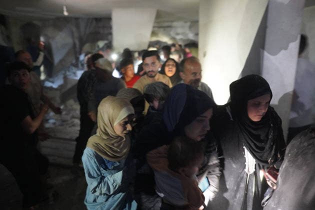 Aftermath Of Israeli Airstrike In Gaza, Palestine People react to a fire following a reported Israeli military operation on a residential building in the Rimal neighborhood of Gaza City on May 15, 2026. Gaza Palestine  Copyright: xMajdixFathix originalFilename: fathi-notitle260515_npS5Y.jpg