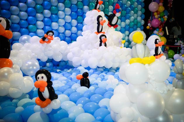 (260516) -- WARSAW, May 16, 2026 -- Penguin-themed balloon installations are seen during the World Balloon Festival in Warsaw, Poland, May 15, 2026. The festival takes place here from May 15 to 17, featuring large themed installations featuring tropical jungles, underwater world, outer space and architectural landmarks created with more than 100,000 biodegradable balloons. (Photo by Xinhua) POLAND-WARSAW-WORLD BALLOON FESTIVAL JaapxArriens 
