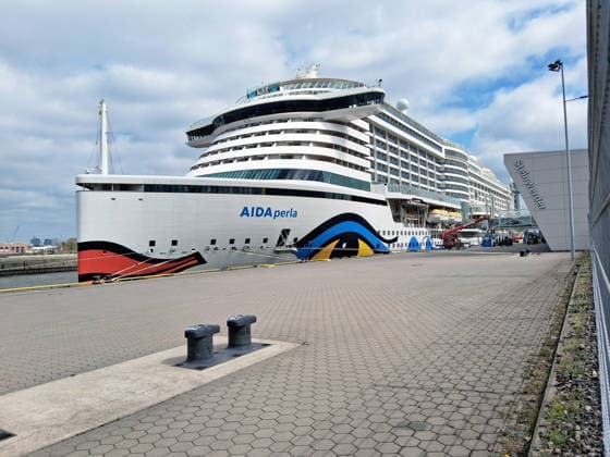 AIDAperla photo impressions on a 7-day cruise to the fjords of Norway from and to Hamburg AIDAperla in Hamburg at the Steinwerder jetty from the outside AIDAperla cruise ship