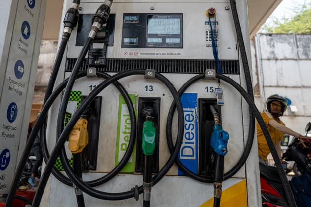 India raises fuel prices amid global energy crisis NEW DELHI, INDIA - MAY 16: Fuel nozzles at a gas station in New Delhi, India on May 16, 2026. Oil marketing companies increased fuel prices by Rs 3 per litre, taking petrol prices in the national capital to Rs 97.77 per litre and diesel prices to Rs 90.67 per litre amid the ongoing global energy crisis and supply disruptions in the Strait of Hormuz. Amarjeet Kumar Singh Anadolu New Delhi India. Editorial use only. Please get in touch for any other usage.  Copyright: x2026xAnadoluxAmarjeetxKumarxSinghx