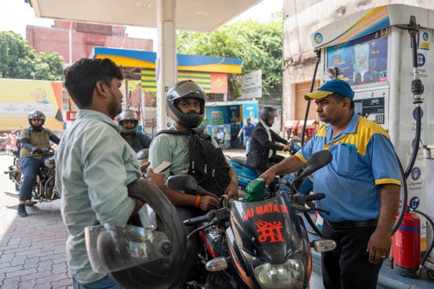 India raises fuel prices amid global energy crisis NEW DELHI, INDIA - MAY 16: A petrol pump attendant fills fuel in a bike at a petrol station in New Delhi, India on May 16, 2026. Oil marketing companies increased fuel prices by Rs 3 per litre, taking petrol prices in the national capital to Rs 97.77 per litre and diesel prices to Rs 90.67 per litre amid the ongoing global energy crisis and supply disruptions in the Strait of Hormuz. Amarjeet Kumar Singh Anadolu New Delhi India. Editorial use only. Please get in touch for any other usage.  Copyright: x2026xAnadoluxAmarjeetxKumarxSinghx
