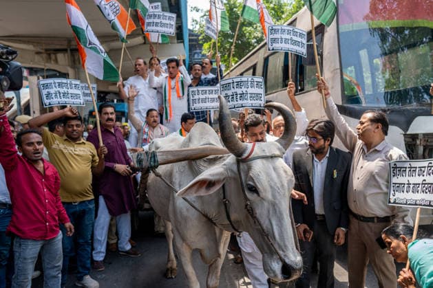 India raises fuel prices amid global energy crisis NEW DELHI, INDIA - MAY 16: Congress party workers stage a protest against the hike in petrol and diesel prices in New Delhi, India on May 16, 2026. Oil marketing companies increased fuel prices by Rs 3 per litre, taking petrol prices in the national capital to Rs 97.77 per litre and diesel prices to Rs 90.67 per litre amid the ongoing global energy crisis and supply disruptions in the Strait of Hormuz. Amarjeet Kumar Singh Anadolu New Delhi India. Editorial use only. Please get in touch for any other usage.  Copyright: x2026xAnadoluxAmarjeetxKumarxSinghx