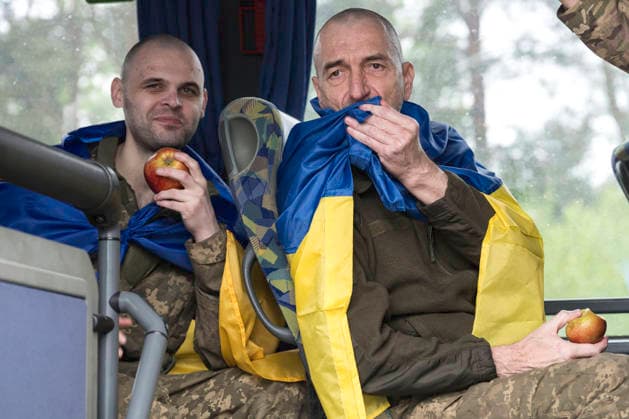205 Ukrainian Servicemen Returned To Ukraine As Part Of The First Stage Of A 1000-for-1000 Prisoner Exchange Between Ukraine And Russia Mediated By The United States. Ukrainian servicemen released from Russian captivity react after returning to Ukrainian-controlled territory following a prisoner exchange between Ukraine and Russia, at an undisclosed location in Ukraine, on May 15, 2026. The exchange marks the first stage of a 1000-for-1000 swap agreed upon with United States mediation, during which 205 Ukrainian prisoners of war are exchanged for 205 Russian prisoners of war. Ukraine Ukraine  Copyright: xMaxymxMarusenkox originalFilename: musiienko-notitle260515_npYAV.jpg