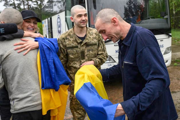 205 Ukrainian Servicemen Returned To Ukraine As Part Of The First Stage Of A 1000-for-1000 Prisoner Exchange Between Ukraine And Russia Mediated By The United States. Ukrainian servicemen released from Russian captivity react after returning to Ukrainian-controlled territory following a prisoner exchange between Ukraine and Russia, at an undisclosed location in Ukraine, on May 15, 2026. The exchange marks the first stage of a 1000-for-1000 swap agreed upon with United States mediation, during which 205 Ukrainian prisoners of war are exchanged for 205 Russian prisoners of war. Ukraine Ukraine  Copyright: xMaxymxMarusenkox originalFilename: musiienko-notitle260515_npi2t.jpg
