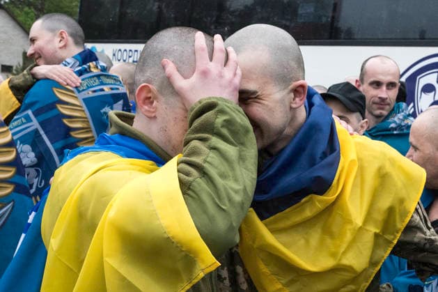 205 Ukrainian Servicemen Returned To Ukraine As Part Of The First Stage Of A 1000-for-1000 Prisoner Exchange Between Ukraine And Russia Mediated By The United States. Ukrainian servicemen released from Russian captivity react after returning to Ukrainian-controlled territory following a prisoner exchange between Ukraine and Russia, at an undisclosed location in Ukraine, on May 15, 2026. The exchange marks the first stage of a 1000-for-1000 swap agreed upon with United States mediation, during which 205 Ukrainian prisoners of war are exchanged for 205 Russian prisoners of war. Ukraine Ukraine  Copyright: xMaxymxMarusenkox originalFilename: musiienko-notitle260515_npLiA.jpg