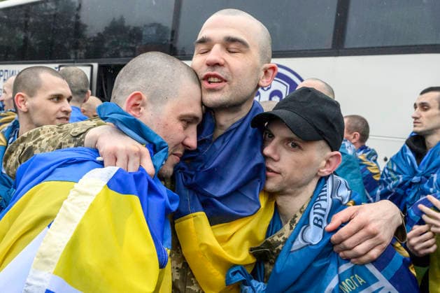 205 Ukrainian Servicemen Returned To Ukraine As Part Of The First Stage Of A 1000-for-1000 Prisoner Exchange Between Ukraine And Russia Mediated By The United States. Ukrainian servicemen released from Russian captivity react after returning to Ukrainian-controlled territory following a prisoner exchange between Ukraine and Russia, at an undisclosed location in Ukraine, on May 15, 2026. The exchange marks the first stage of a 1000-for-1000 swap agreed upon with United States mediation, during which 205 Ukrainian prisoners of war are exchanged for 205 Russian prisoners of war. Ukraine Ukraine  Copyright: xMaxymxMarusenkox originalFilename: musiienko-notitle260515_nplP1.jpg