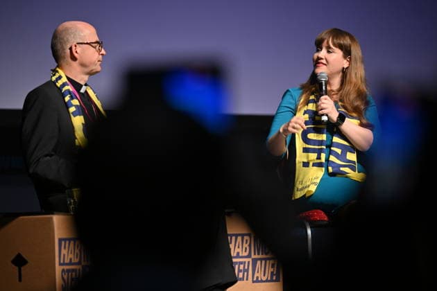 Biblical dialog with Ricarda Lang and Bishop Franz Jung at the Katholikentag Copyright: epd-bild DanielxPeter epd-Katholikentag_Wuerzburg158-kopieren.jpeg
