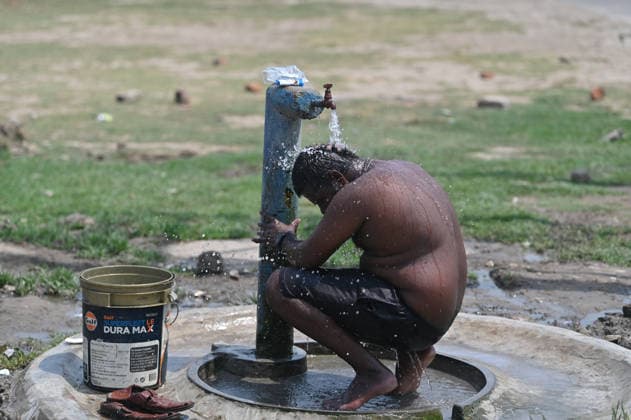 May 16, 2026, Prayagraj, Uttar Pradesh, India: Prayagraj: A man beat the heat on a hot summer day, in Prayagraj on Saturday, May 16, 2026. Prayagraj India - ZUMAv115 20260516_zap_v115_021 Copyright: xPrabhatxKumarxVermax