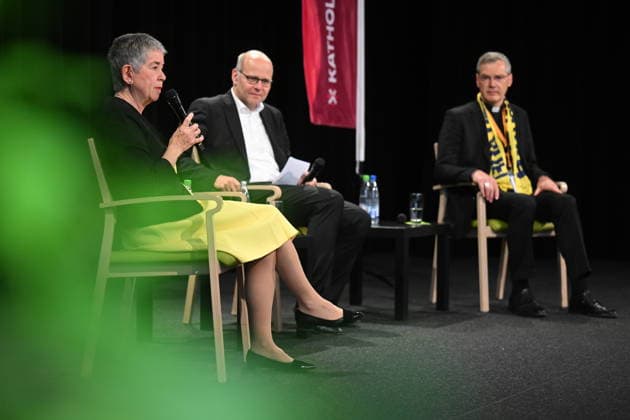 Panel discussion Synodal W Copyright: epd-bild DanielxPeter epd-Katholikentag_Wuerzburg161-kopieren.jpeg