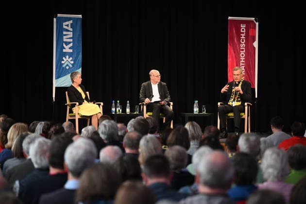 Panel discussion Synodal W Copyright: epd-bild DanielxPeter epd-Katholikentag_Wuerzburg167-kopieren.jpeg