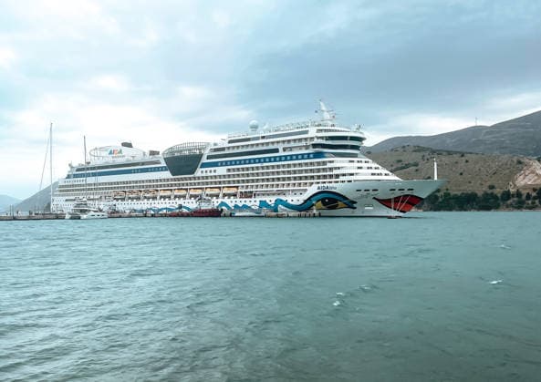 Kefalonia AIDAblu in the port of Kefalonia 08 05 2026, v l The AIDAblu in the port of Argostoli, the capital of the Greek island of Kefalonia The modern cruise ship lies quietly on the quay, Copyright: xLakomskix Eibner-Pressefotox EP_dli