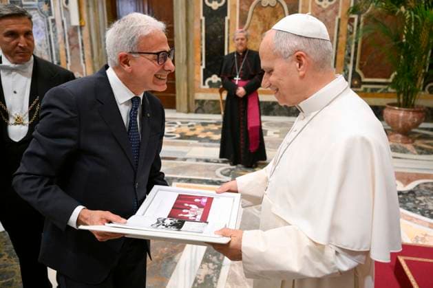 ITALY - POPE LEO XIV RECEIVES EXECUTIVES AND EMPLOYEES OF VARIUS ITALIAN BANKISI IN A PRIVATE AUDIENCE AT THE VATICAN- 2026 5 16 Italy, Rome,Vatican 2026 5 16 .Pope Leo XIV receives Executives and Employees of Various Italian Banksi in a private audience at the Vatican EDITORIAL USE ONLY - NO BOOKS Copyright: xVATICANxMEDIAIx