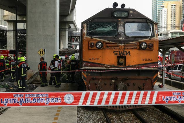 May 16, 2026, Bangkok, Bangkok, Thailand: A train collided with a bus stranded on railway tracks, triggering a fire that engulfed the vehicle, leaving multiple people injured and dead in Bangkok, Thailand, May 16, 2026. Bangkok Thailand  - ZUMAp219 20260516_zip_p219_018 Copyright: xNattaphonxPhanphongsanonx