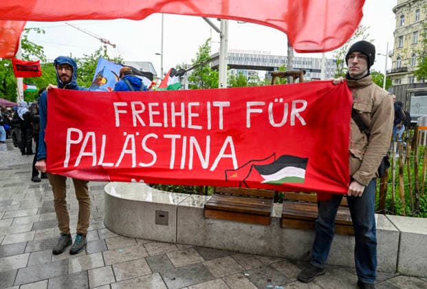LKS 20260516 Activists protest against the participation of Israel ahead the Grand Final of the Eurovision Song Contest in Vienna, Austria, on May 16, 2026. - HEIKKI SAUKKOMAA Wien Austria  Copyright: xHeikkixSaukkomaax be90QgRhzeY