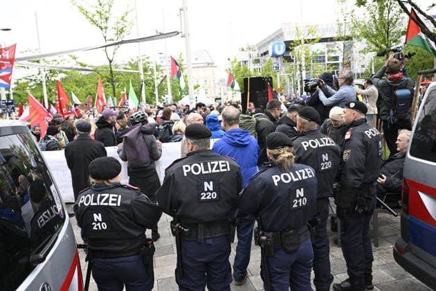 VIENNA, AUSTRIA 20260516 Police on site at a Palestinian demonstration at Christian Broda Platz against Israel s participation in the 70th edition of the Eurovision Song Contest ESC in Vienna, Austria, Saturday, May 16, 2026 VIENNA AUSTRIA x10070x  Copyright: xJessicaxGow TTx EUROVISION 2026 DEMONSTRATION 5BxCSS8fgjA