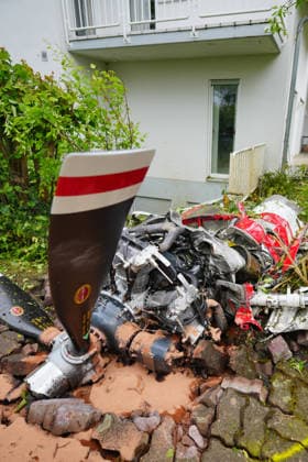 Two dead in small plane crash in residential area, debris from a small plane lying on the ground A small plane has apparently crashed on the outskirts of Limburgerhof in the Rhine-Palatinate district According to the fire depa Copyright: x xonw-imagesx xEnriquexKaczorx